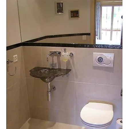 Διαμέρισμα Grund Sleeps 4 Wifi Γκστάαντ